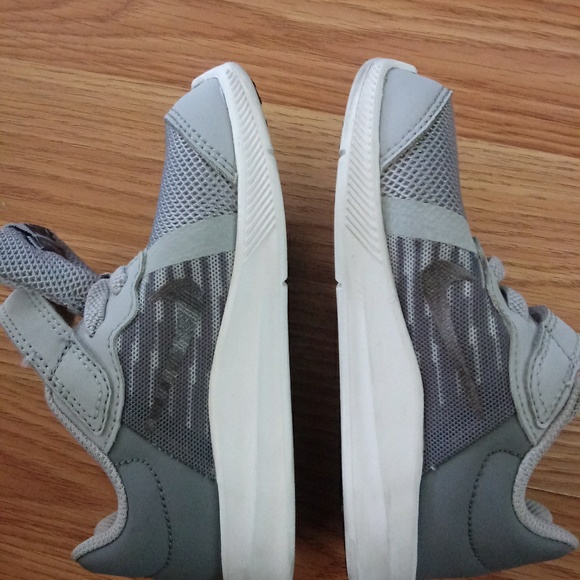 Nike tennis shoes - Picture 5 of 7